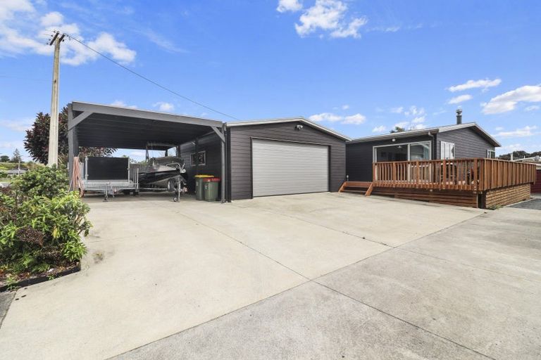 Photo of property in 18 Athenree Road, Athenree, Katikati, 3177