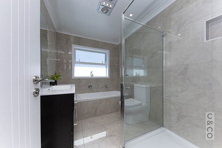 Photo of property in 2 Tauwaka Crescent, Riverhead, 0820