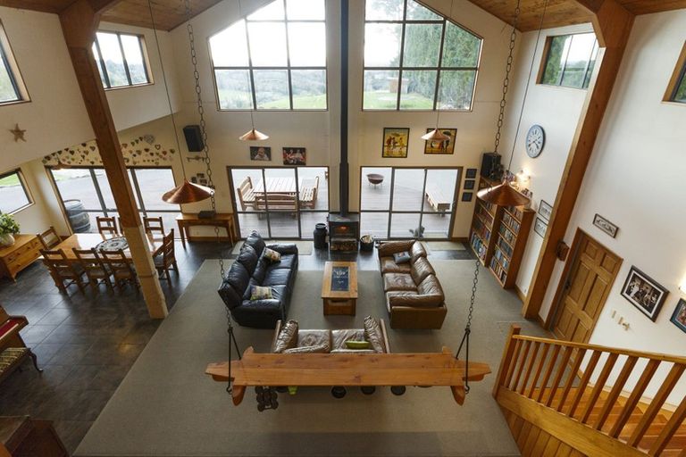 Photo of property in 60 Waicola Drive, Fitzherbert, Palmerston North, 4471