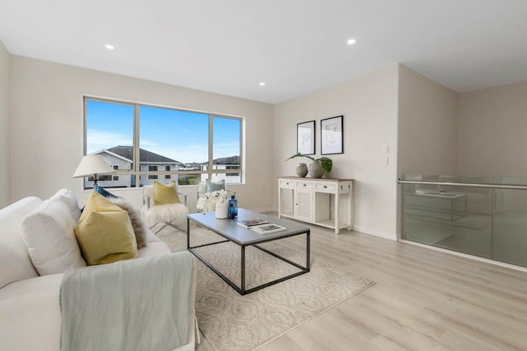 Photo of property in 98 Godfrey Drive, Orewa, 0931