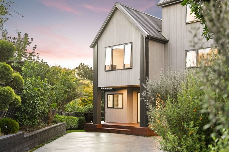 Photo of property in 2b Edgecumbe Street, Whitiora, Hamilton, 3200