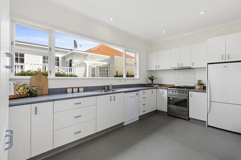 Photo of property in 127 Messines Road, Karori, Wellington, 6012