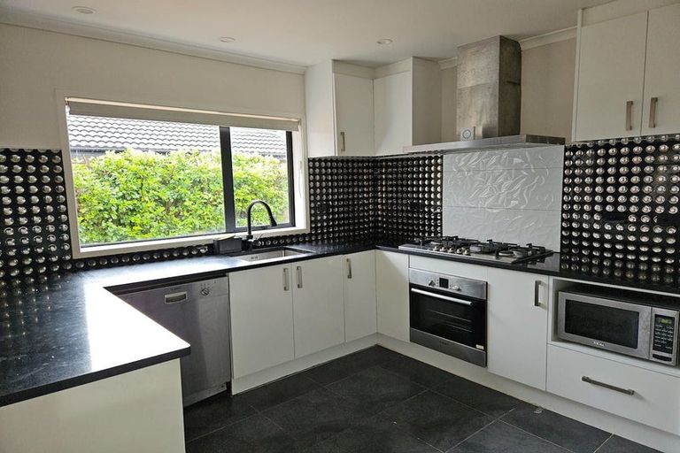 Photo of property in 9 Wairua Place, Pukekohe, 2120