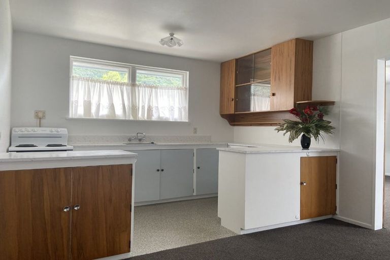 Photo of property in 44 York Street, Picton, 7220