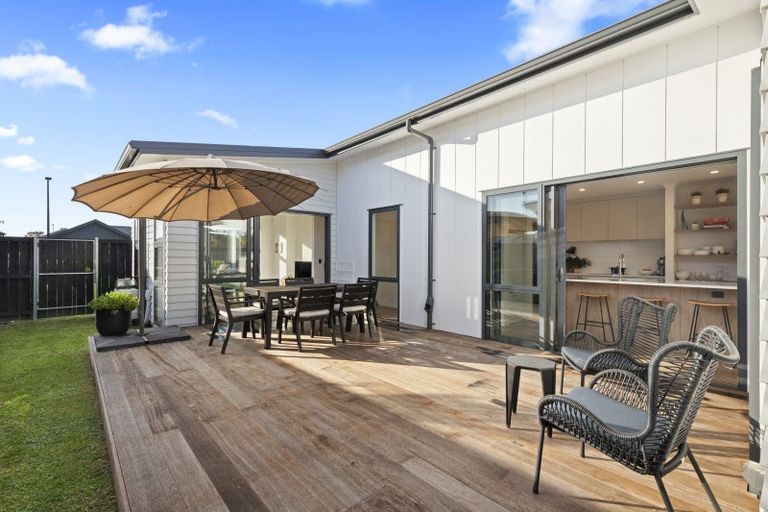 Photo of property in 10 Kenehi Road, Karaka, 2124