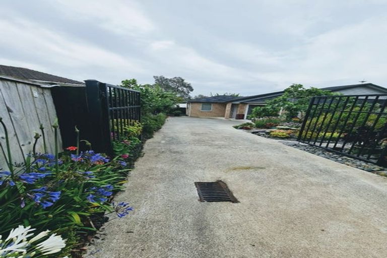 Photo of property in 23a Rena Place, West Harbour, Auckland, 0618