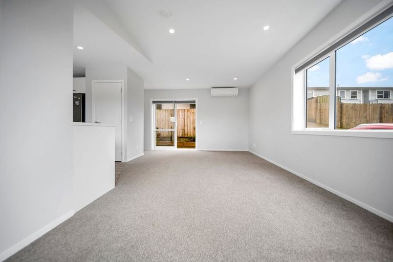 Photo of property in 3a Hillview Crescent, Paparangi, Wellington, 6037