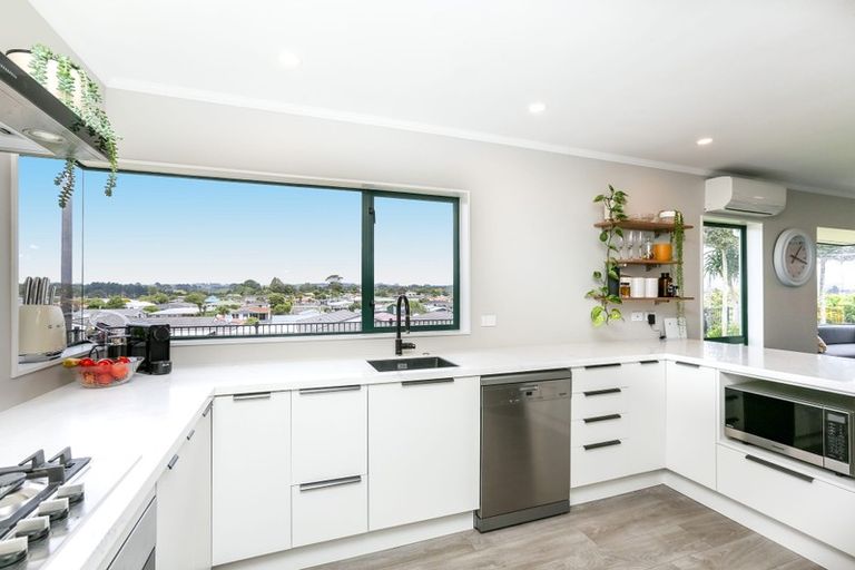 Photo of property in 9 Sandel Rise, Merrilands, New Plymouth, 4312