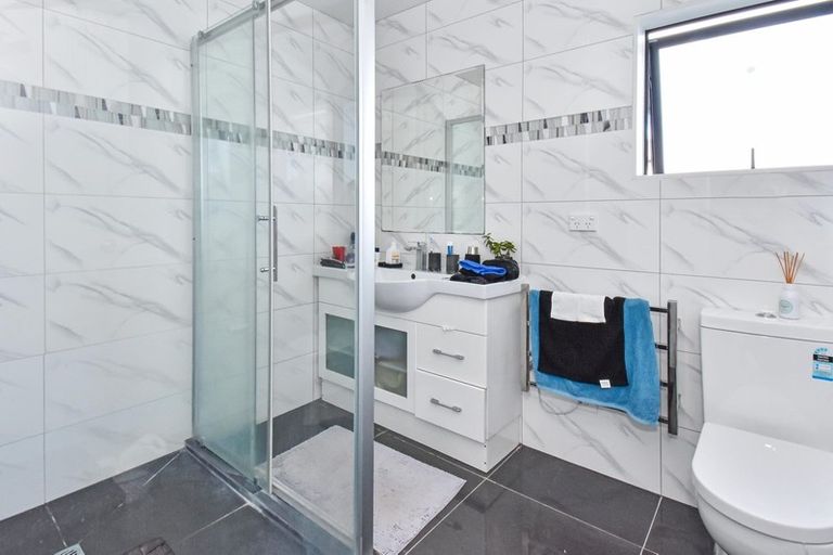 Photo of property in 7 Clendon Place, Manurewa, Auckland, 2102