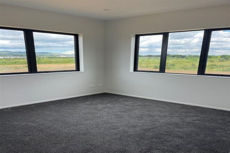 Photo of property in 13 Waimarie Drive, Karaka, 2578
