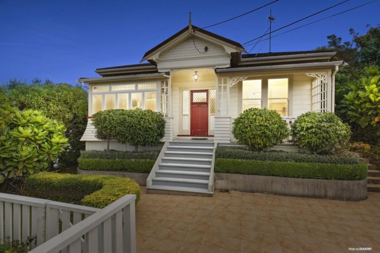 Photo of property in 8 Mertoun Terrace, Highbury, Wellington, 6012