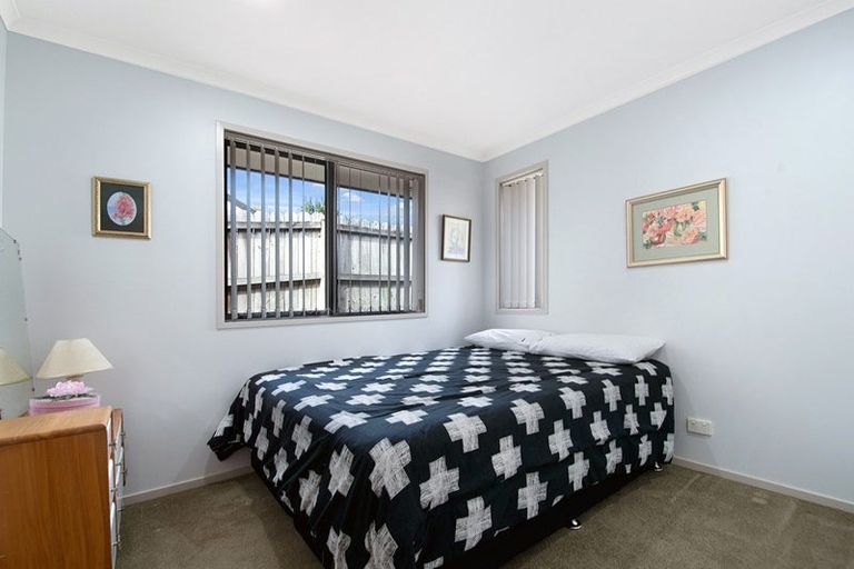 Photo of property in 14 Fairford Avenue, Henderson, Auckland, 0612