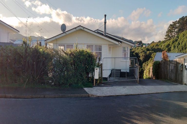 Photo of property in 7 Terrance Grove, Paparangi, Wellington, 6037