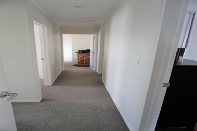 Photo of property in 1/24 Barbados Drive, Unsworth Heights, Auckland, 0632