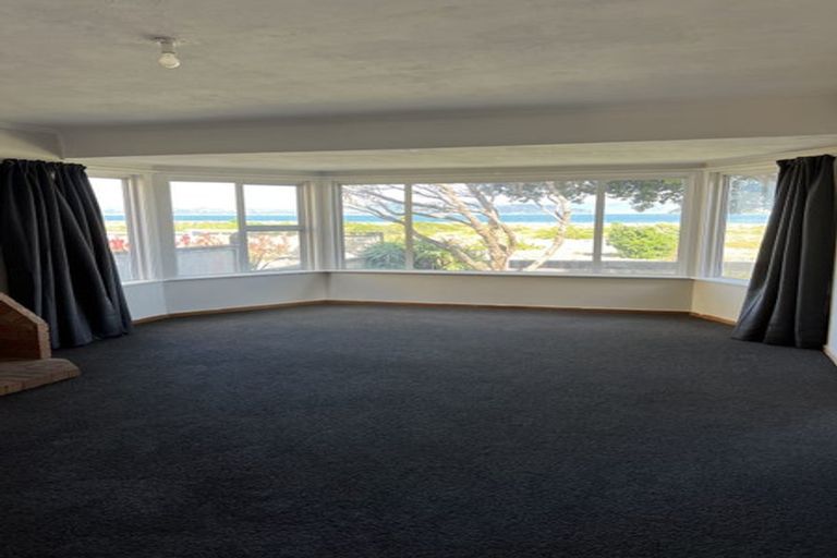 Photo of property in 24 Pukatea Street, Eastbourne, Lower Hutt, 5013