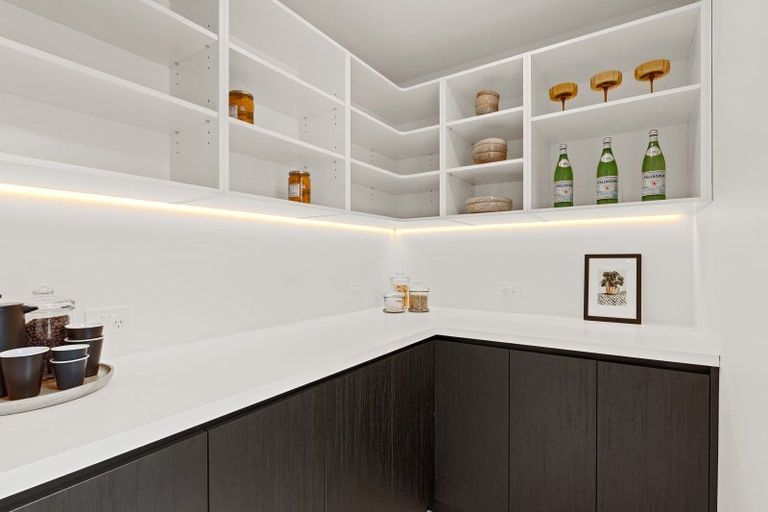 Photo of property in 10 Flowers Lane, Cracroft, Christchurch, 8022