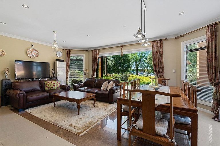 Photo of property in 25 Oak Manor Drive, Albany, Auckland, 0632