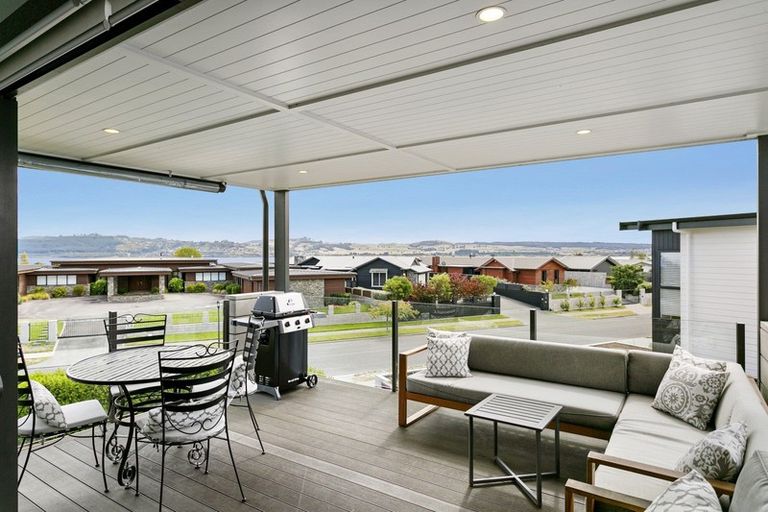 Photo of property in 12 Pukenamu Road, Rainbow Point, Taupo, 3330