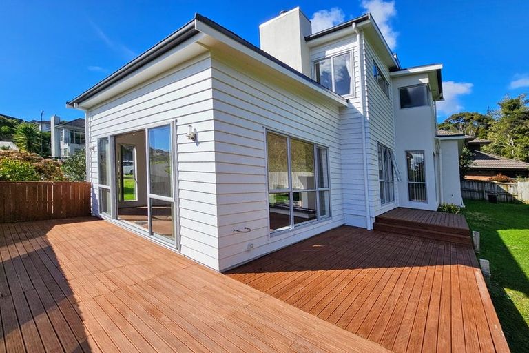 Photo of property in 28 Pin Oak Drive, Schnapper Rock, Auckland, 0632
