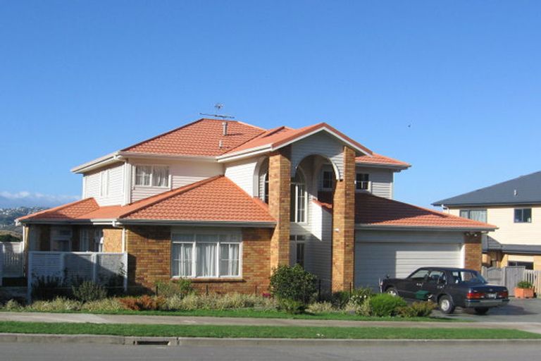 Photo of property in 70 Amesbury Drive, Churton Park, Wellington, 6037