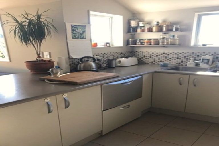 Photo of property in 100e Karepa Street, Brooklyn, Wellington, 6021