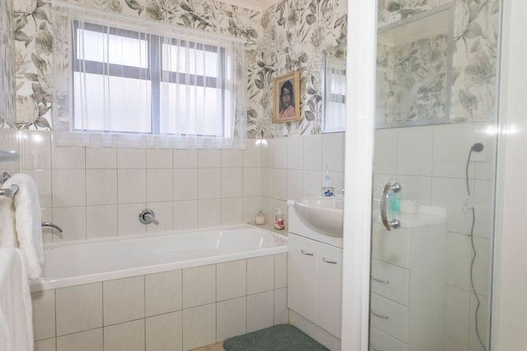 Photo of property in 1 Guinane Street, Dannevirke, 4930