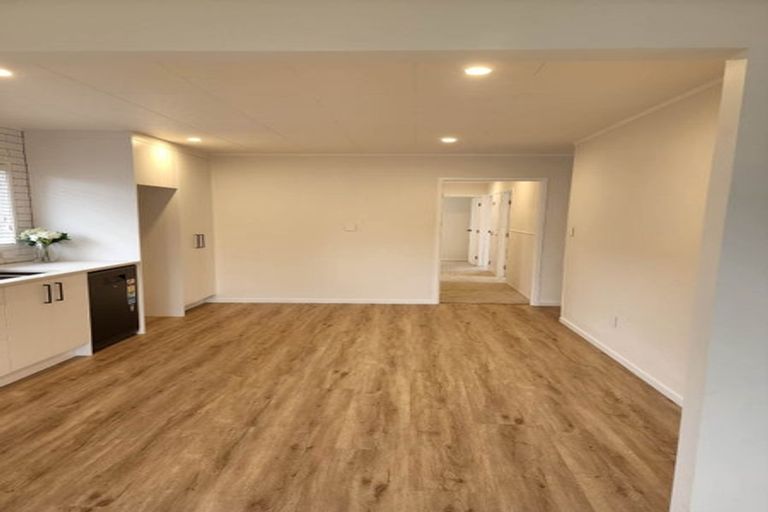 Photo of property in 82 Lynn Road, Bayview, Auckland, 0629