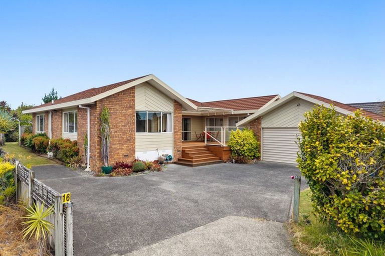 Photo of property in 16 Harbour Lights Close, West Harbour, Auckland, 0618