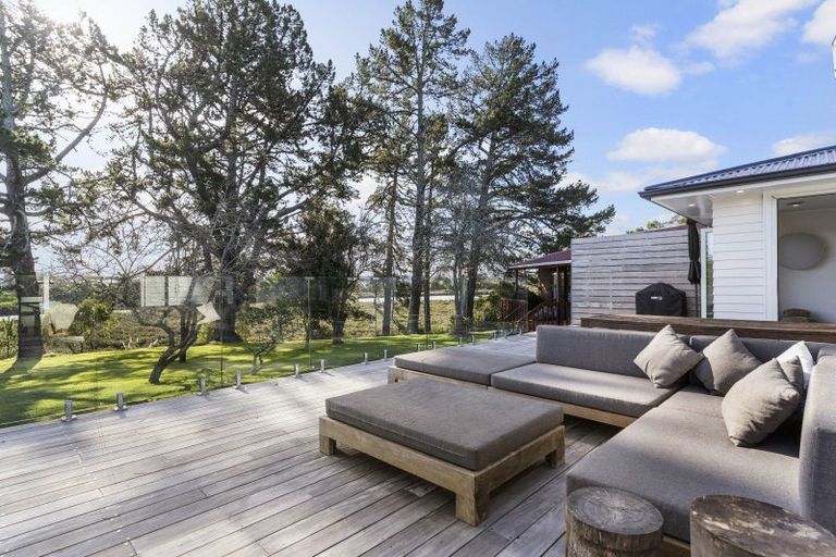 Photo of property in 58 Cobham Crescent, Kelston, Auckland, 0602