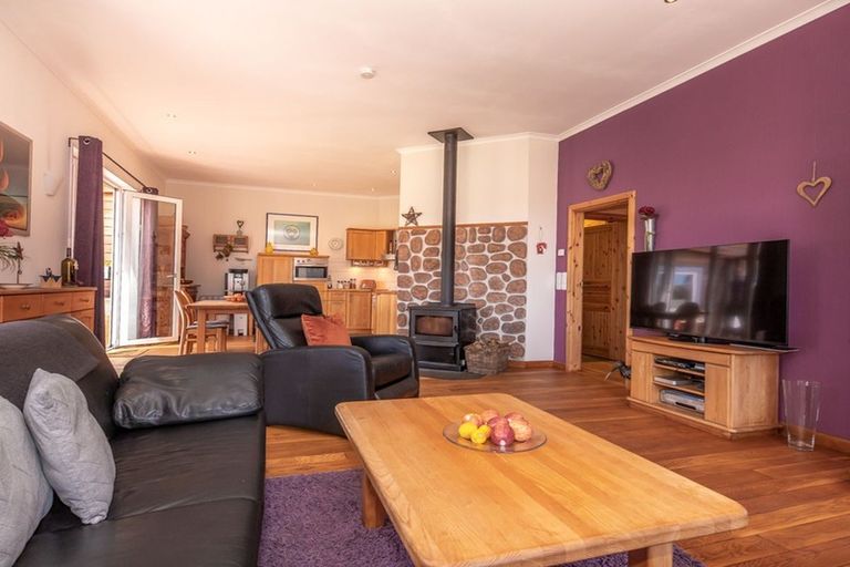 Photo of property in 30 The Esplanade, Westport, 7825