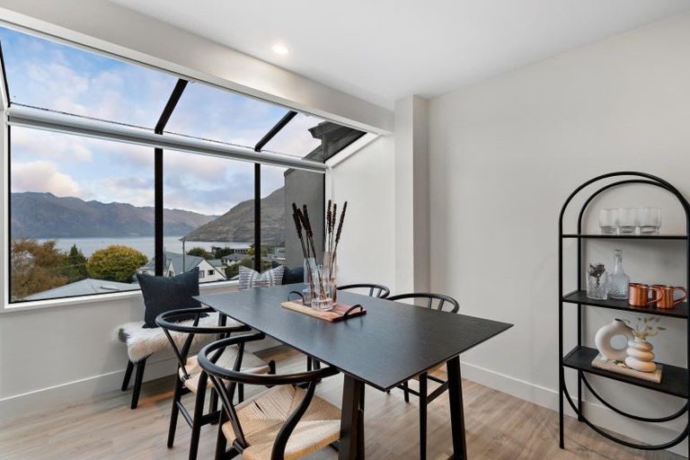 Photo of property in 17b Wynyard Crescent, Fernhill, Queenstown, 9300