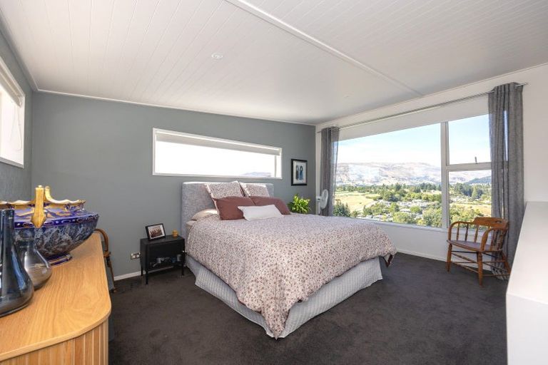 Photo of property in 12 Hillview Place, Wanaka, 9305