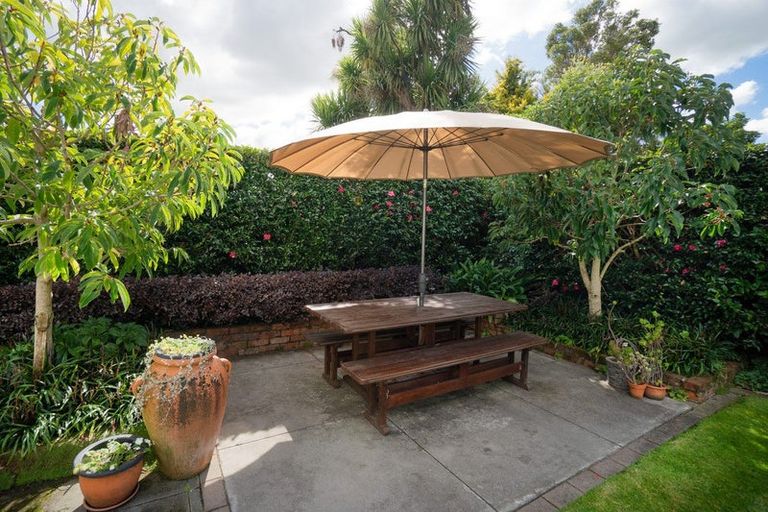 Photo of property in 37 Manapouri Crescent, Hokowhitu, Palmerston North, 4410