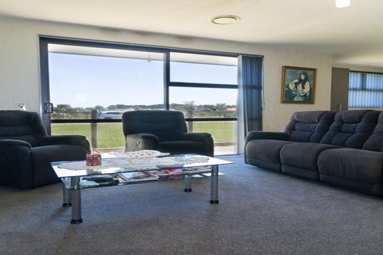 Photo of property in 3 Lakeview Drive, Foxton Beach, Foxton, 4815