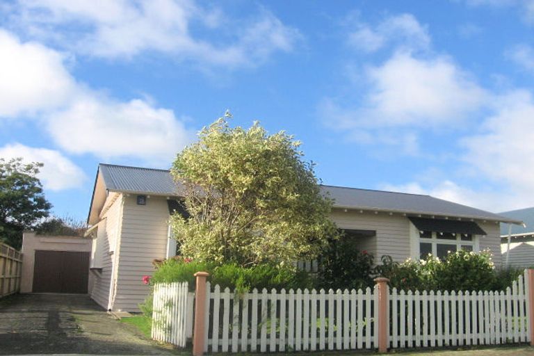 Photo of property in 39 Burns Avenue, Takaro, Palmerston North, 4412