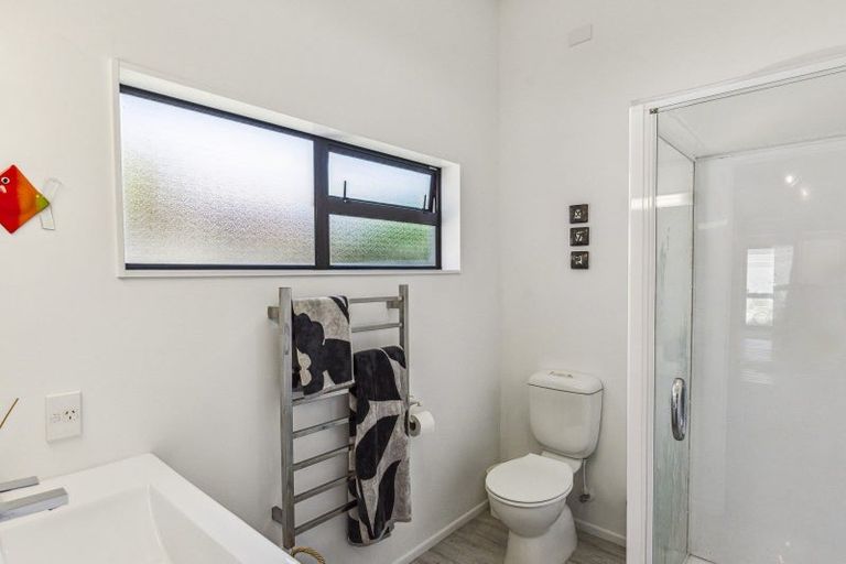 Photo of property in 8 Millennium Hill, Paraparaumu, 5032