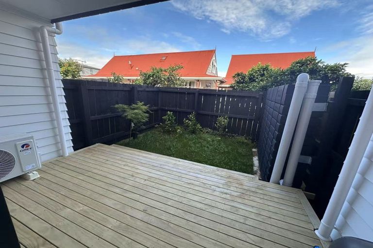 Photo of property in 6d Glennandrew Drive, Half Moon Bay, Auckland, 2012