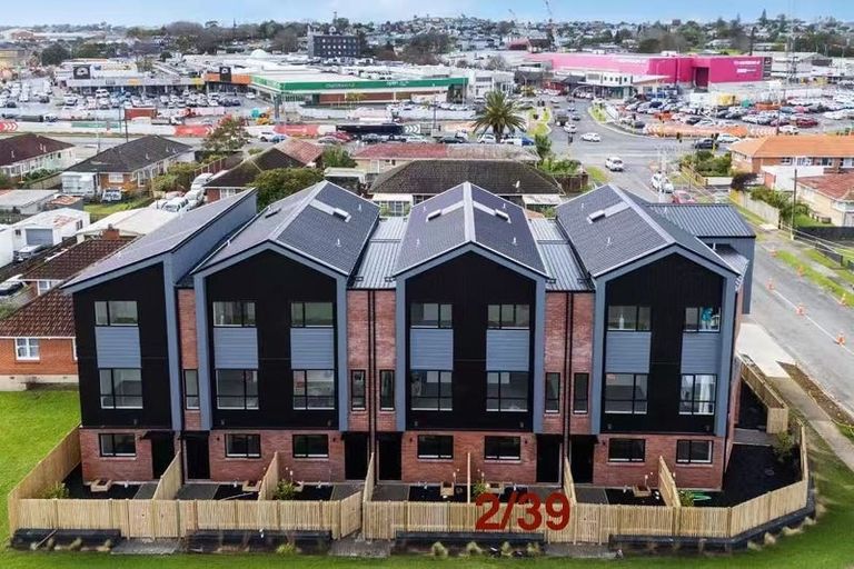 Photo of property in 2/39 Dale Crescent, Pakuranga, Auckland, 2010