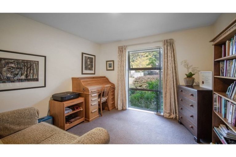 Photo of property in 4 The Oval, Hillmorton, Christchurch, 8024