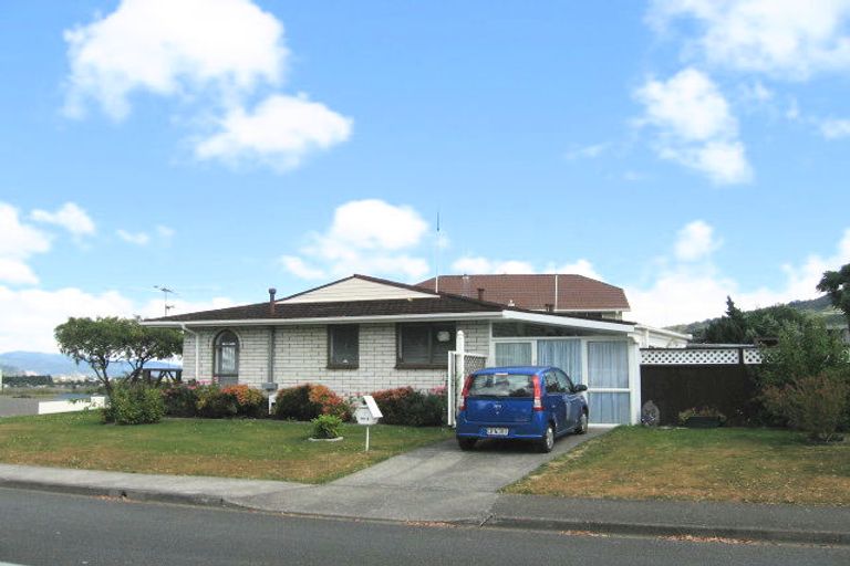 Photo of property in 2/1 Shanly Street, Brown Owl, Upper Hutt, 5018