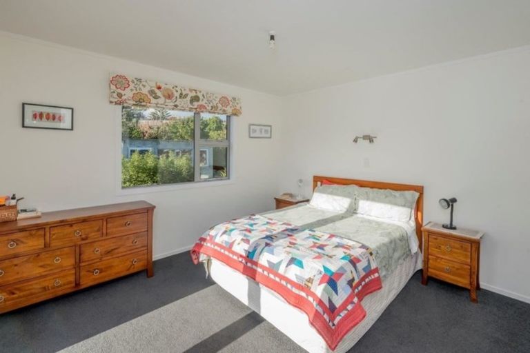 Photo of property in 11 Hastings Street, Waikanae Beach, Waikanae, 5036
