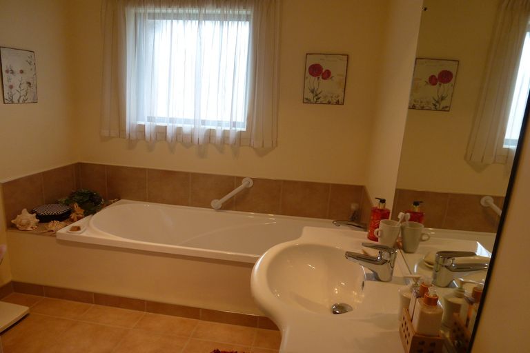 Photo of property in 22 Henderson Drive, Alexandra, 9320