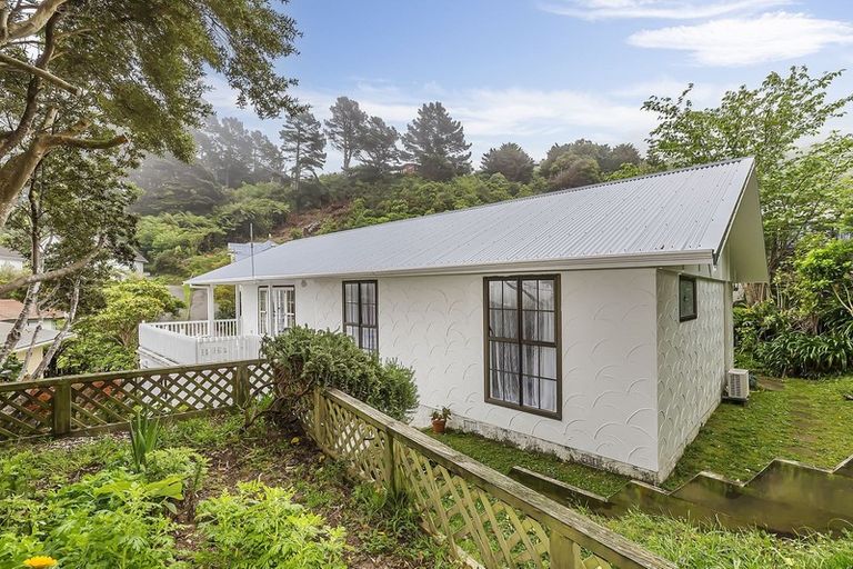 Photo of property in 12 Percy Dyett Drive, Karori, Wellington, 6012