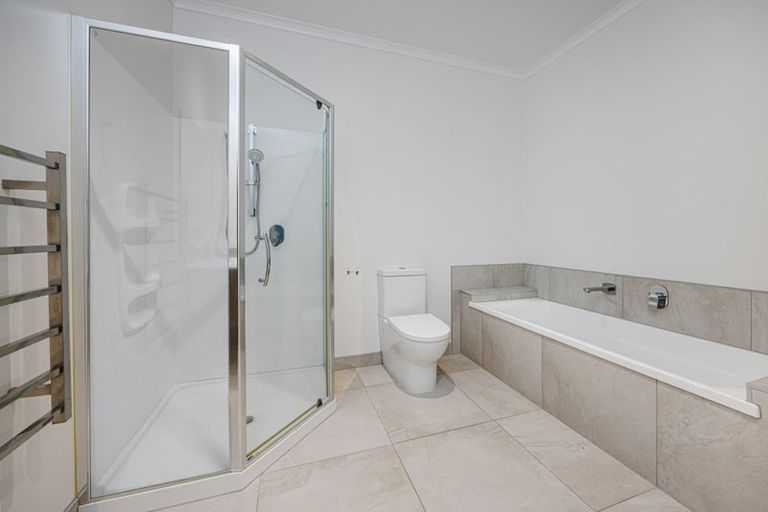 Photo of property in 6 Malbec Place, Huapai, Kumeu, 0810