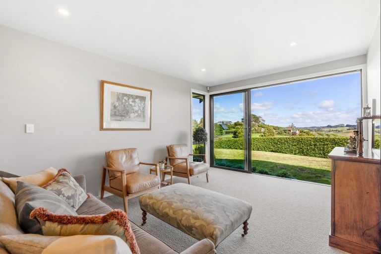 Photo of property in 16 Tamahunga Drive, Matakana, Warkworth, 0985