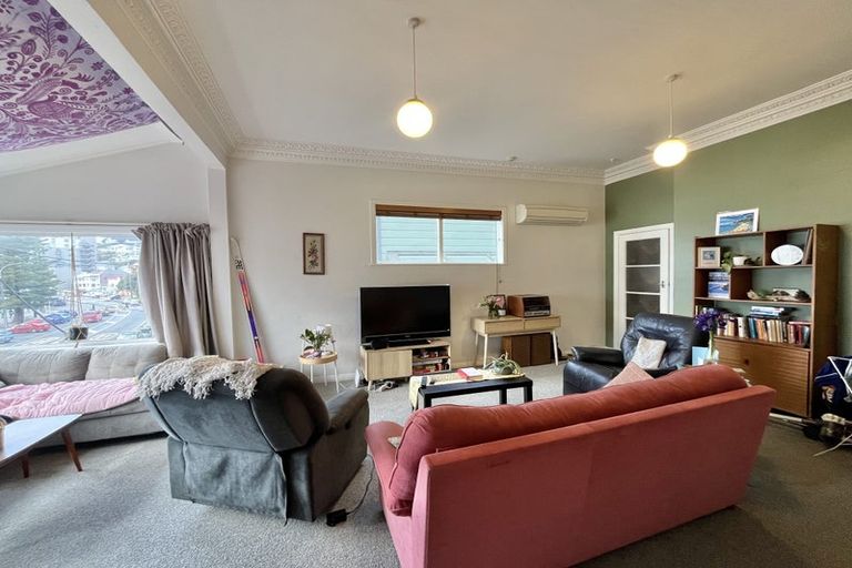 Photo of property in 186 Oriental Parade, Oriental Bay, Wellington, 6011