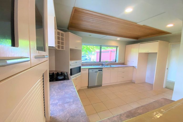 Photo of property in 15 Chatswood Place, Bishopdale, Christchurch, 8051