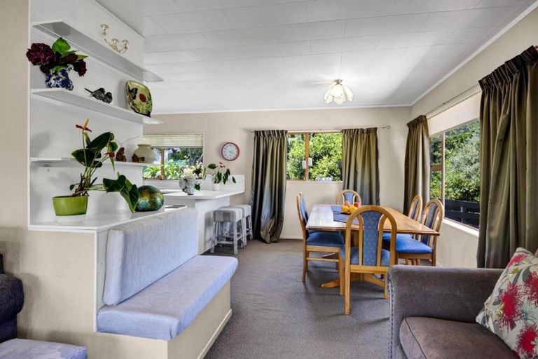 Photo of property in 14 Spencer Place, Merrilands, New Plymouth, 4312