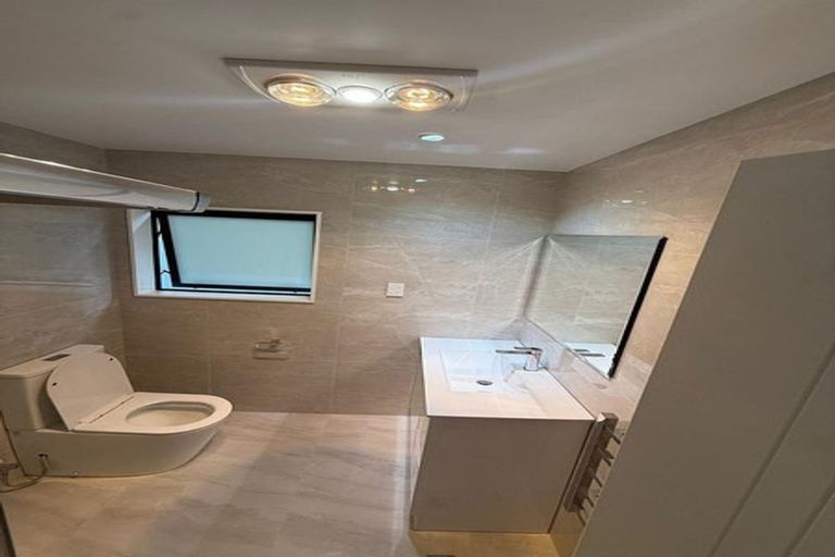 Photo of property in 16 Christmas Road, Manurewa, Auckland, 2102