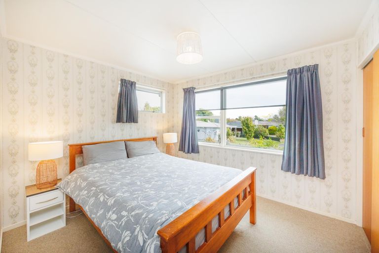 Photo of property in 10 Westhaven Grove, Takaro, Palmerston North, 4412
